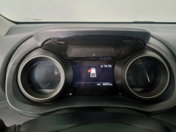 12 - Toyota Yaris Yaris 1.0 Trend