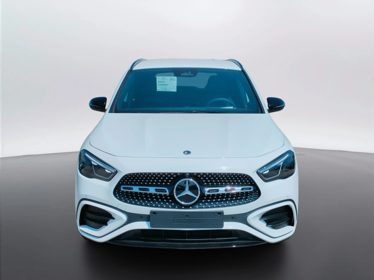 2 - Mercedes-Benz GLA 200 d automatic