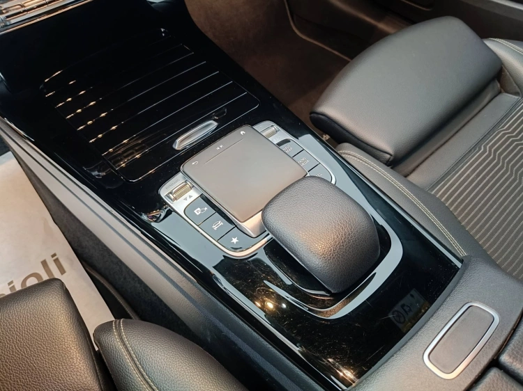 17 - Mercedes-Benz Classe A 180 d Sport Extra auto