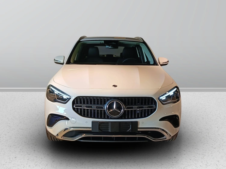 2 - Mercedes-Benz GLA 200 d automatic