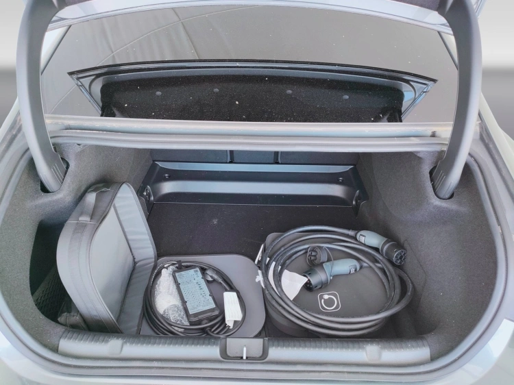 9 - Mercedes-Benz EQE 350 Premium 4matic