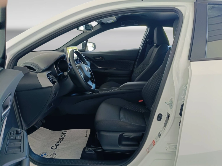 8 - Toyota C-HR C-HR 1.8h Active e-cvt