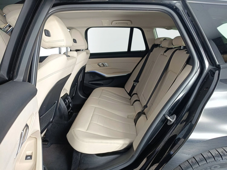 9 - BMW Serie 3 320d Touring xdrive Luxury auto