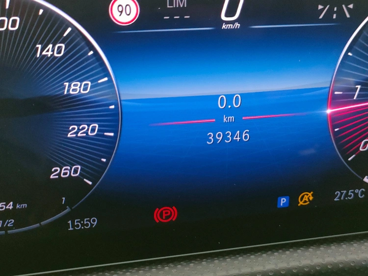 16 - Mercedes-Benz Classe A 180 d AMG Line Advanced Plus auto