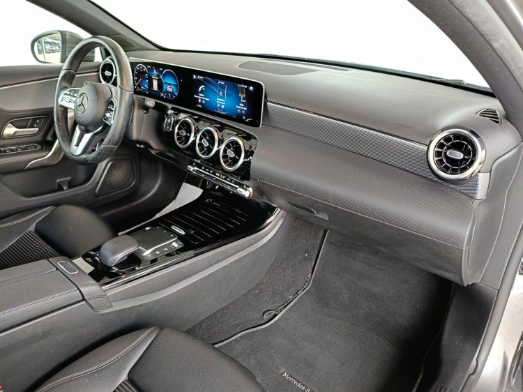 11 - Mercedes-Benz Classe A 180 d Sport auto