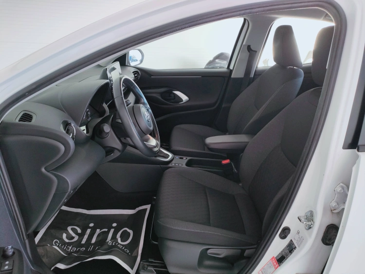 14 - Toyota Yaris Yaris 1.5h Active