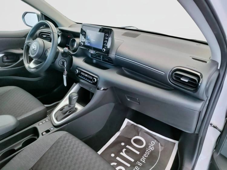16 - Toyota Yaris TOYOTA Yaris 1.5 Hybrid 5 porte Trend