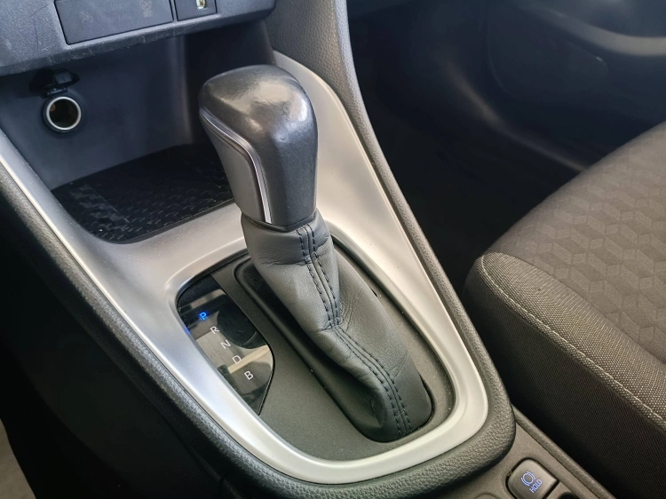 16 - Toyota Yaris Yaris 1.5h Trend