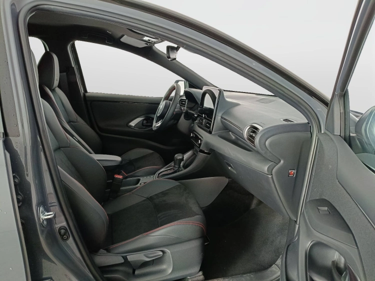 11 - Toyota Yaris YARIS 15H 130HP GRS MY25