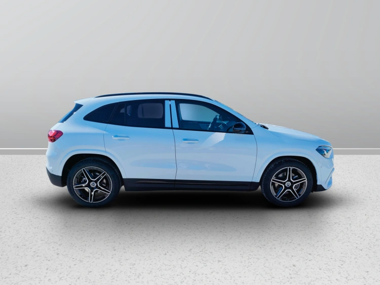 7 - Mercedes-Benz GLA 200 d automatic