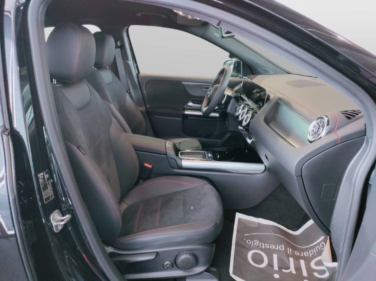 12 - Mercedes-Benz EQA 300 4MATIC