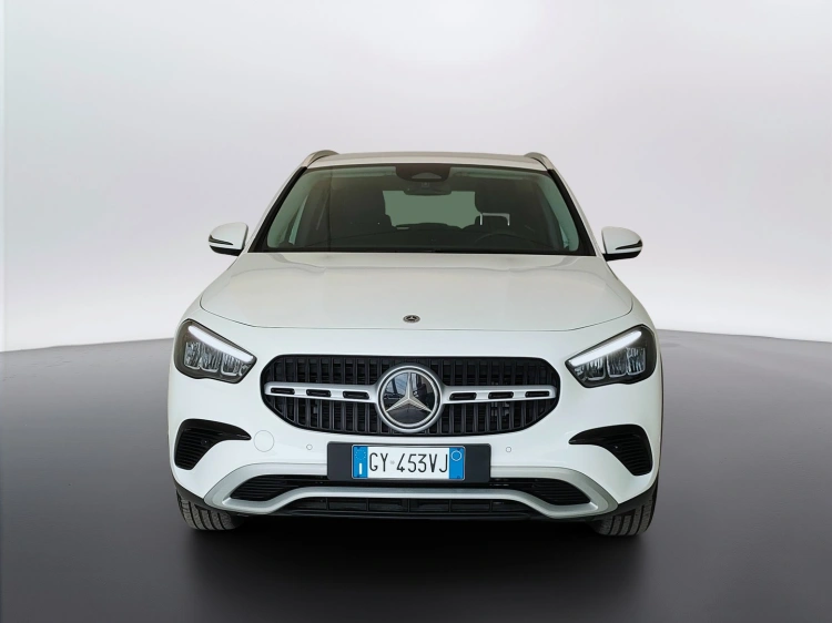 2 - Mercedes-Benz GLA 180 d Advanced auto