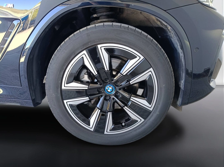 22 - BMW iX3 