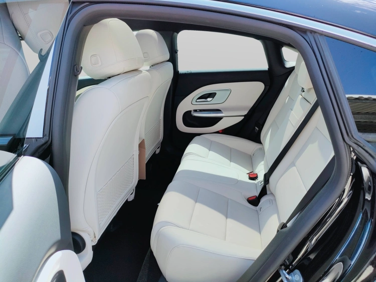 11 - Mercedes-Benz CLA 200
