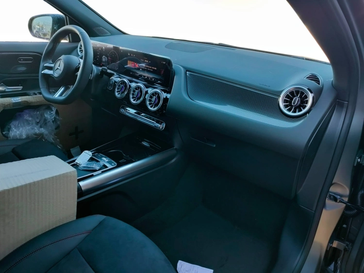 11 - Mercedes-Benz GLA 200 d automatic