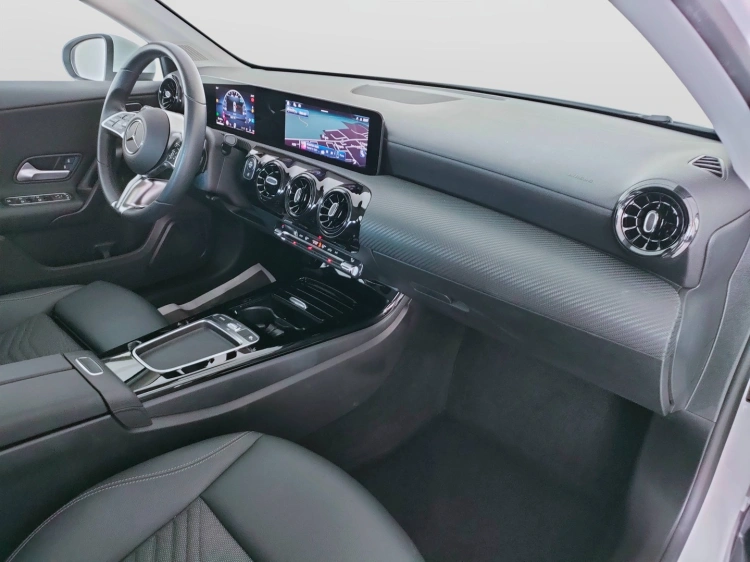 14 - Mercedes-Benz Classe A 180 d Advanced auto