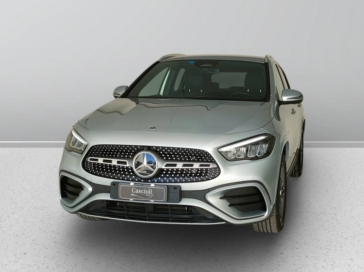 1 - Mercedes-Benz GLA 250 e Plug-in hybrid