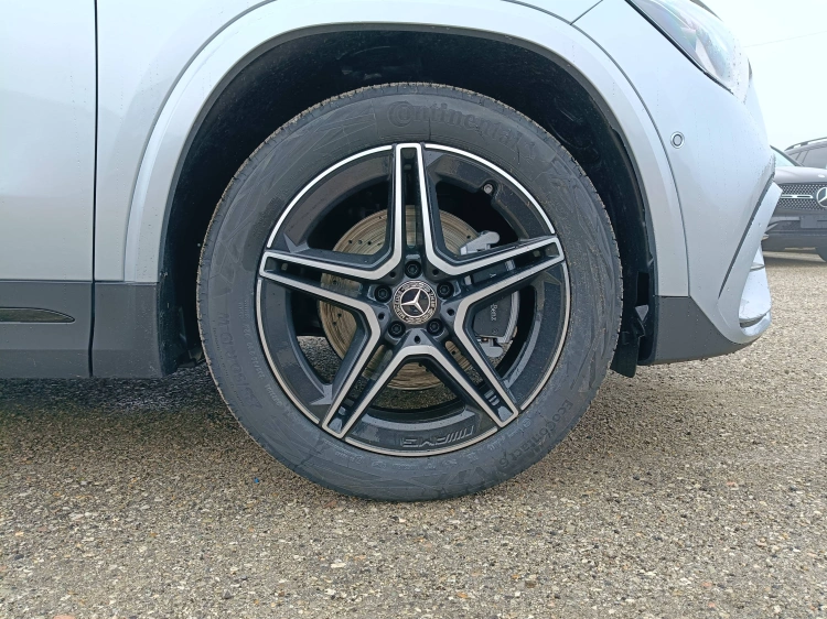 13 - Mercedes-Benz GLA 200 d Automatic 4MATIC