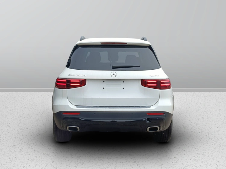 5 - Mercedes-Benz GLB 200 d Automatic 4MATIC