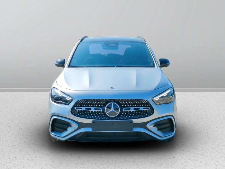 2 - Mercedes-Benz GLA 200 d automatic