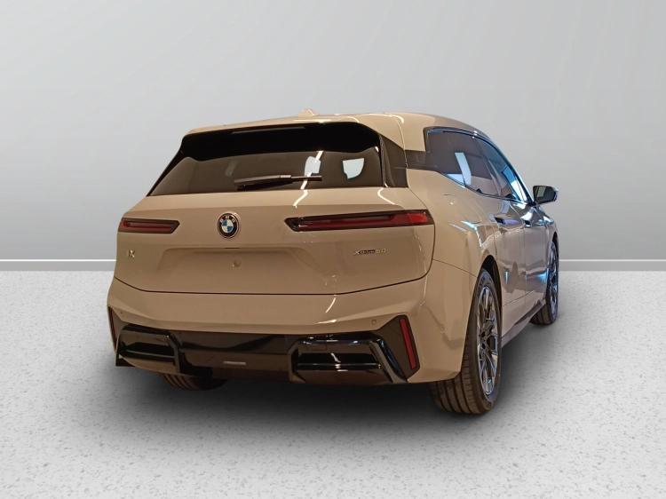 5 - BMW IX BMW iX xDrive60