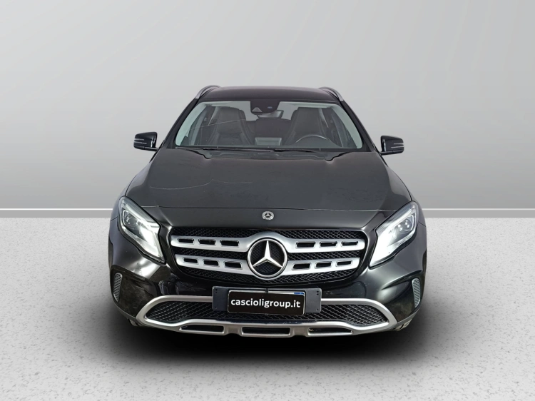 2 - Mercedes-Benz GLA 180 Sport