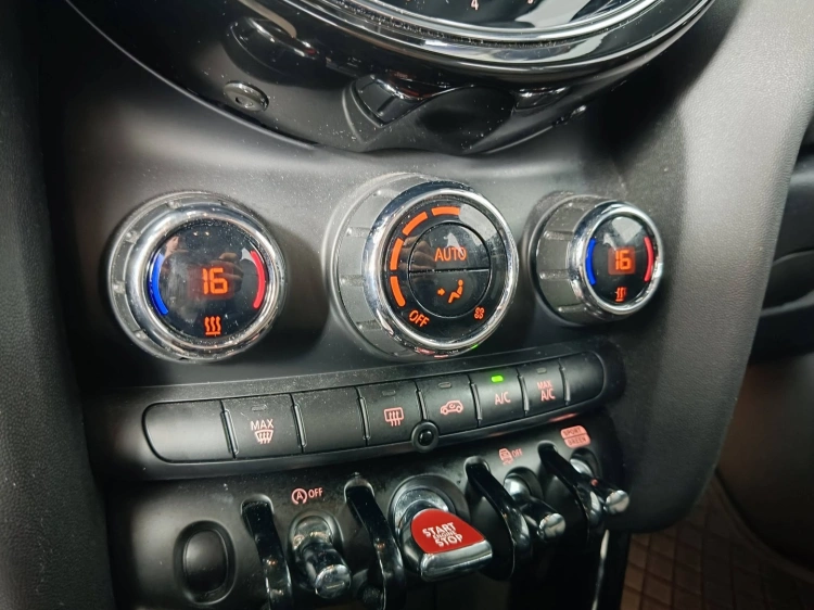 15 - MINI Cooper Mini 5p 1.5 Cooper Classic auto