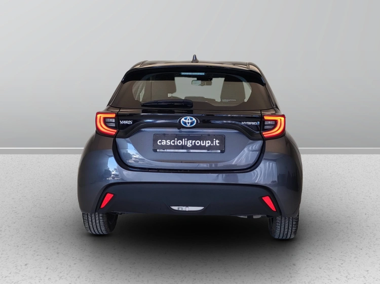 6 - Toyota Yaris Yaris 1.5h Trend