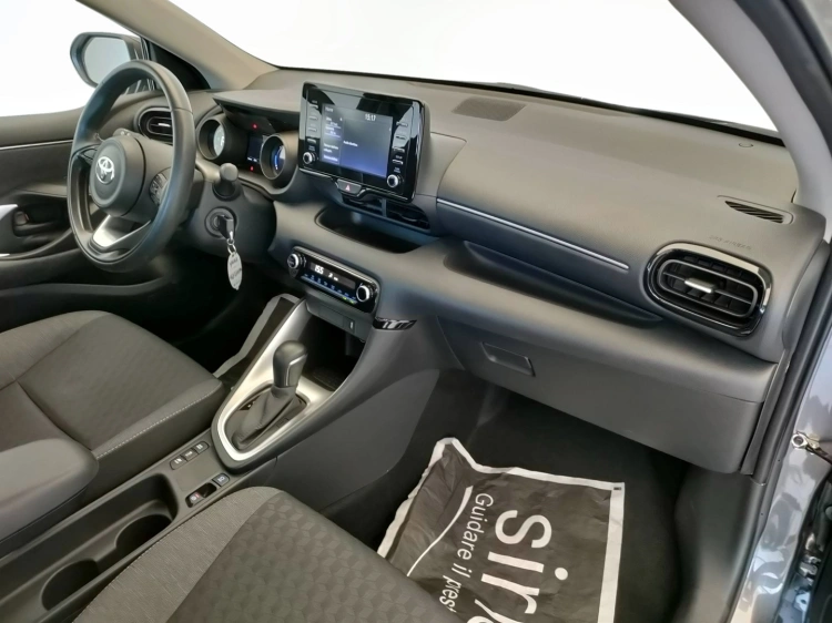 11 - Toyota Yaris Yaris 1.5h Trend