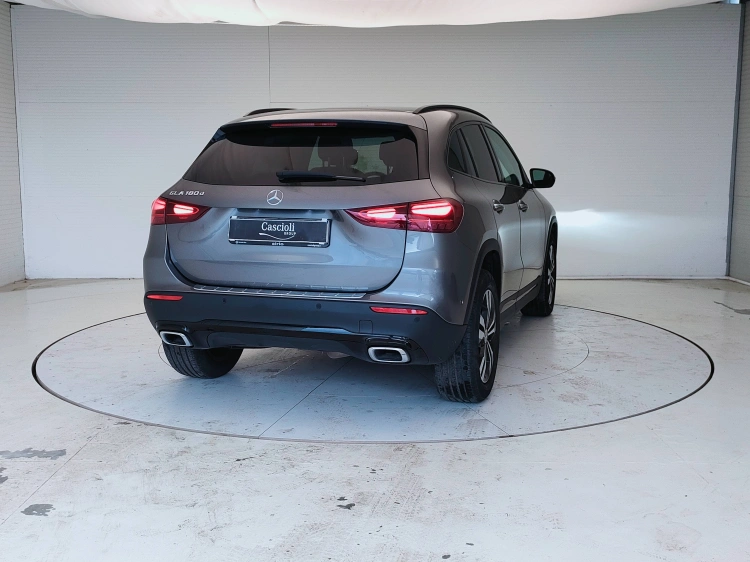 5 - Mercedes-Benz GLA 180 d Progressive Advanced Plus auto