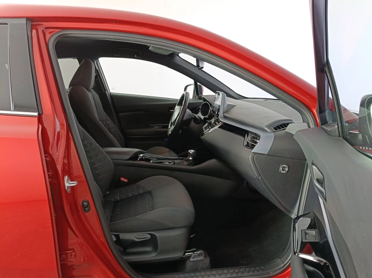 11 - Toyota C-HR C-HR 1.8h Trend e-cvt