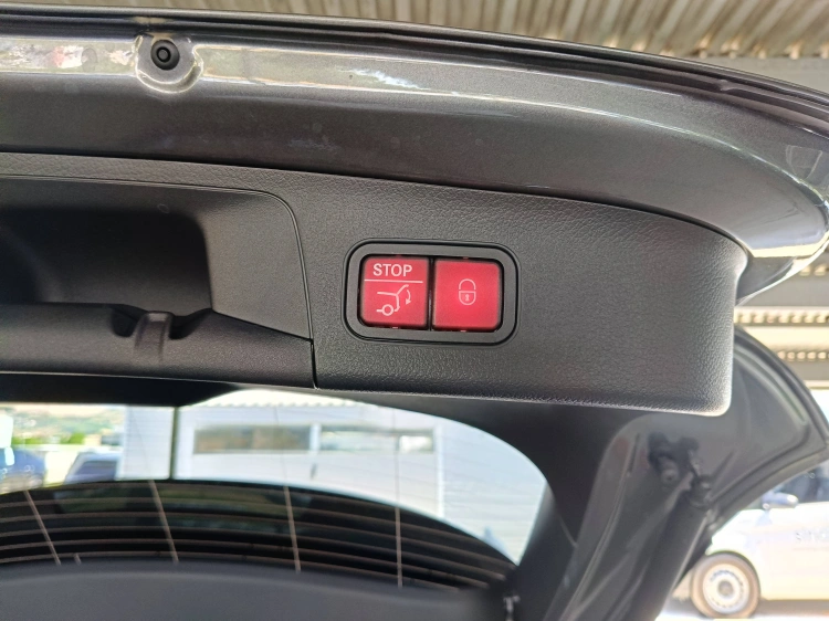 14 - Mercedes-Benz GLA 200 d automatic