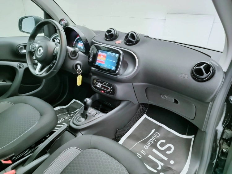 12 - smart fortwo Fortwo eq Passion 4,6kW