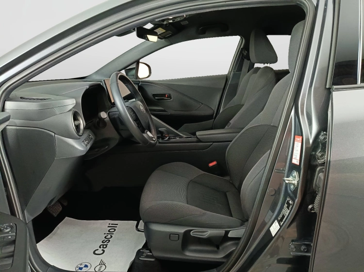 8 - Toyota C-HR C-HR 2.0 hv Trend fwd e-cvt