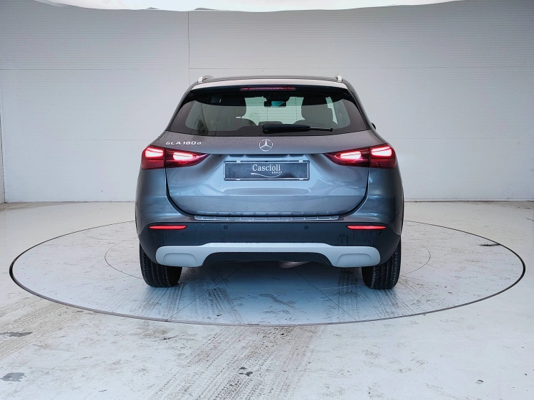 6 - Mercedes-Benz GLA 180 d Advanced auto