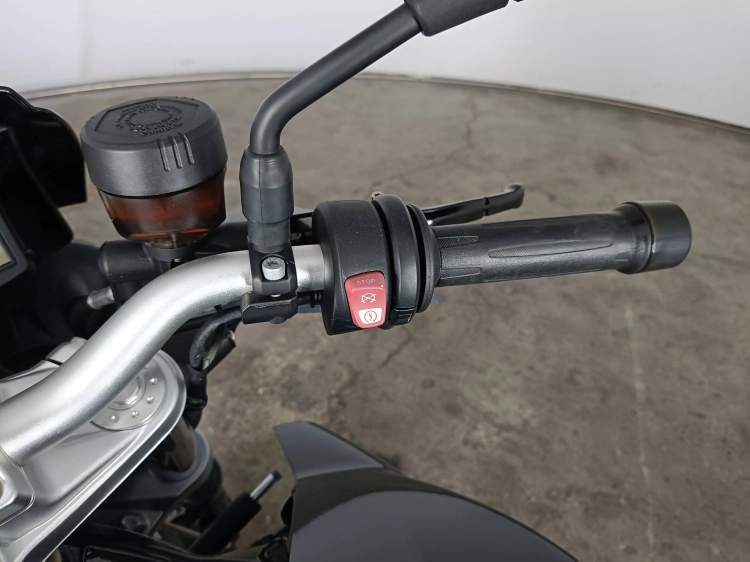 8 - BMW Motorrad R F 800 R