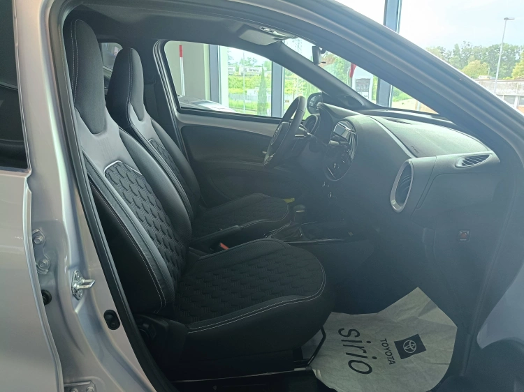 11 - Toyota Aygo X AYGO X 10B CVT JBL SE MY24