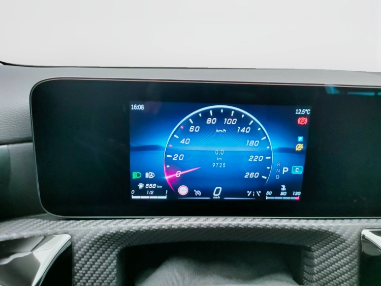 16 - Mercedes-Benz Classe A 180 d Advanced auto