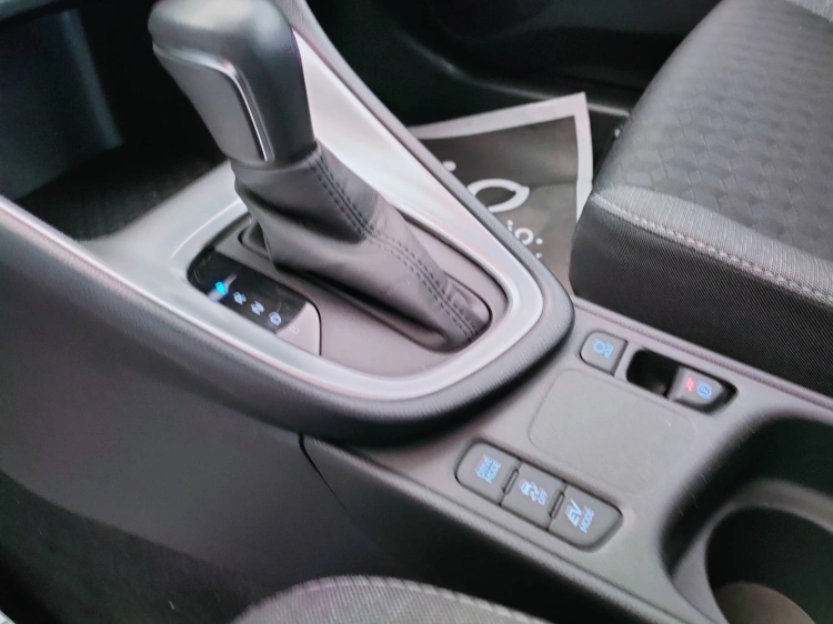 17 - Toyota Yaris Yaris 1.5h Business