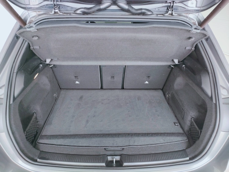 12 - Mercedes-Benz Classe B 180 Premium auto