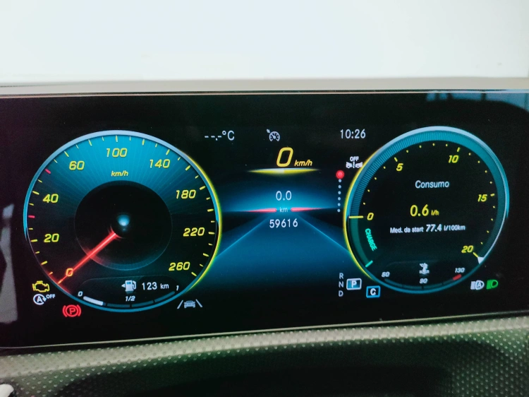 16 - Mercedes-Benz Classe A 180 d Sport auto