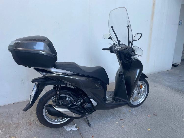 4 - Honda E0846 SH 150 Abs my20