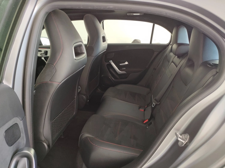 11 - Mercedes-Benz Classe A 200 d Premium auto