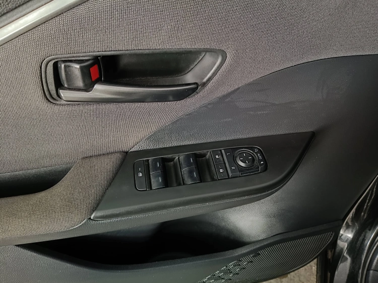 17 - Toyota C-HR C-HR 1.8 hv Trend fwd e-cvt