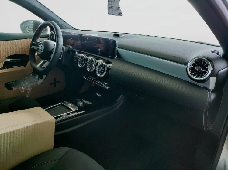 10 - Mercedes-Benz Classe A 180 d Automatic