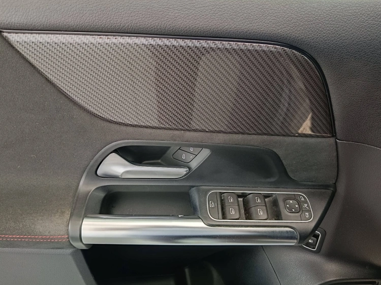 19 - Mercedes-Benz GLA 250 e phev (eq-power) Premium auto