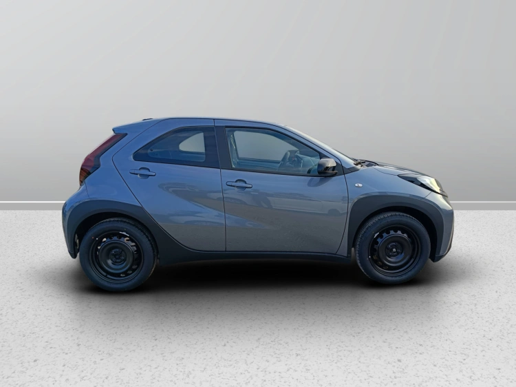 3 - Toyota AYGO X AYGO X 10B MT ACTIVE MY24