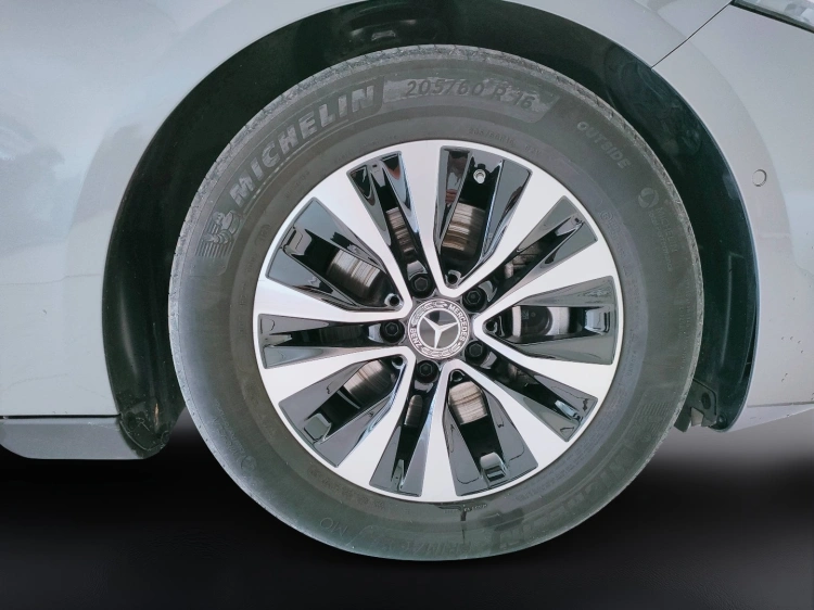 10 - Mercedes-Benz Classe A 180 d Advanced auto