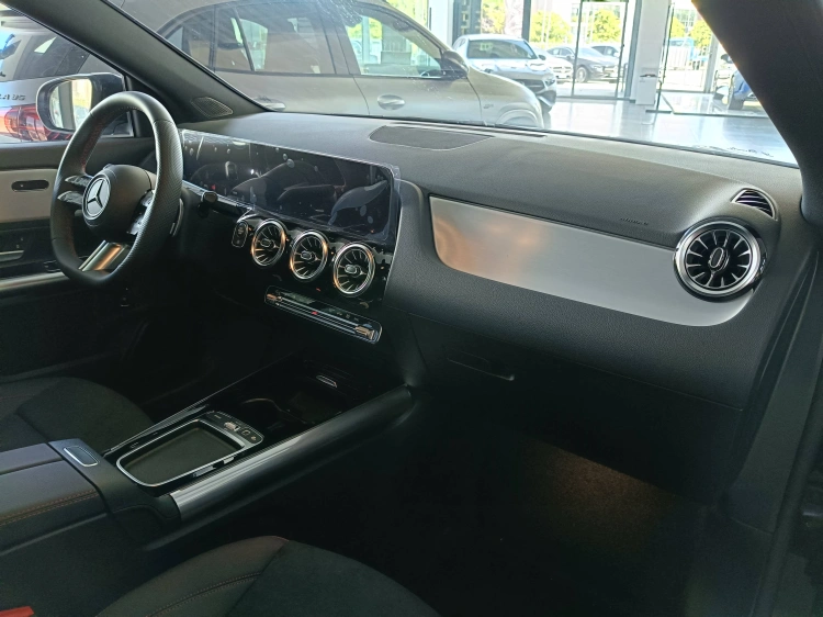 10 - Mercedes-Benz GLA 200 d Automatic 4MATIC