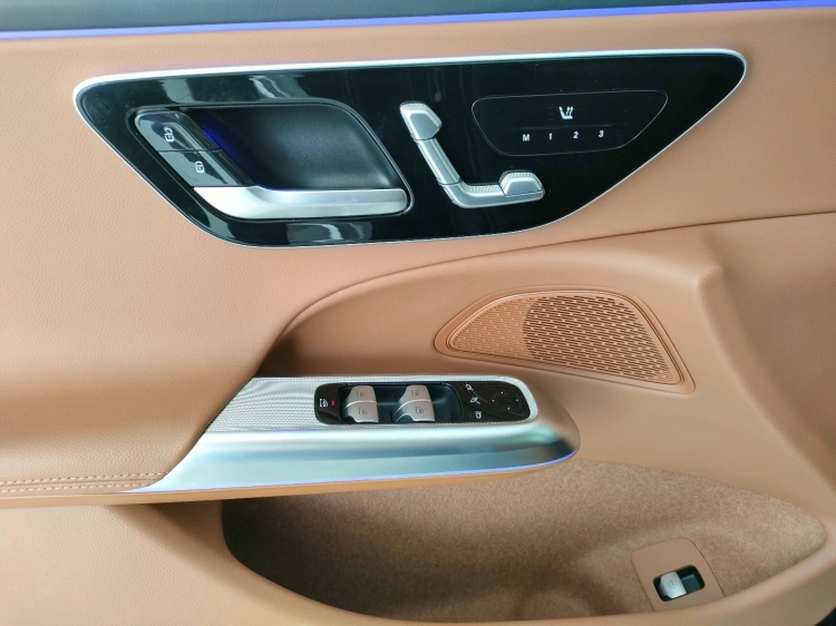 13 - Mercedes-Benz Classe E 220 d AMG Line Advanced Plus auto